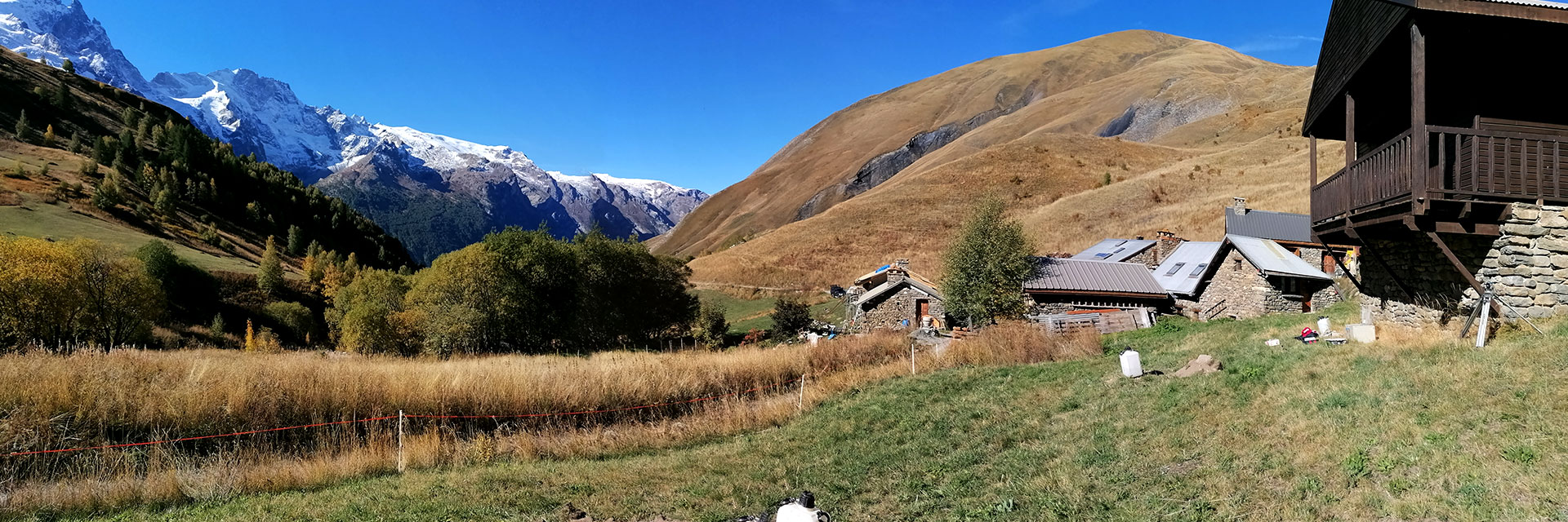 Assainissement Non Collectif. Ensemble de chalet isolés en montagne.
